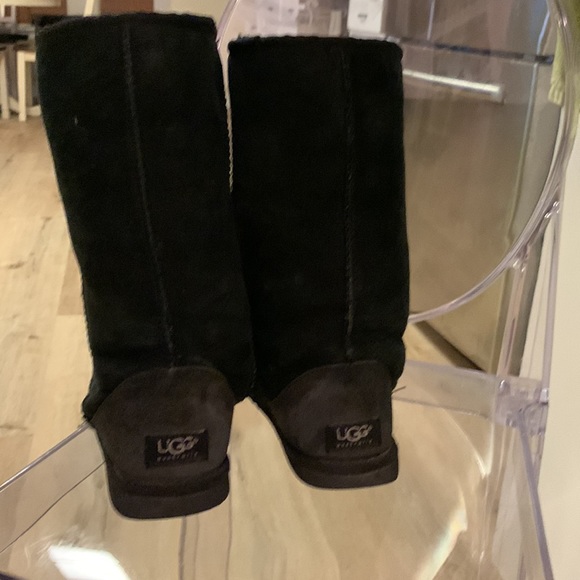 Ugg Boots - Picture 3 of 7
